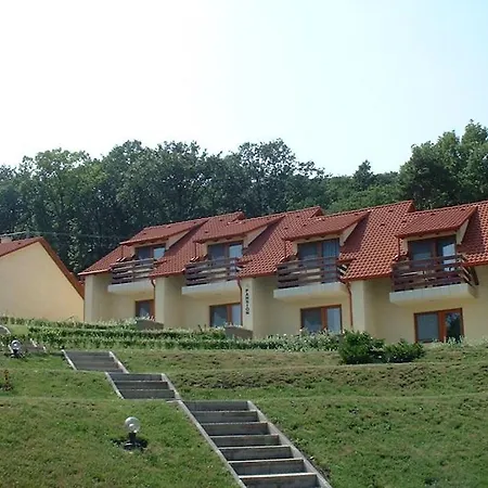 Vorosko Panzio Es Etterem Balatonalmádi