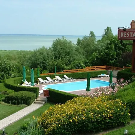 Couette-café Vorosko Panzio Es Etterem Balatonalmádi