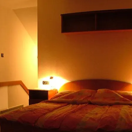 Vorosko Panzio Es Etterem